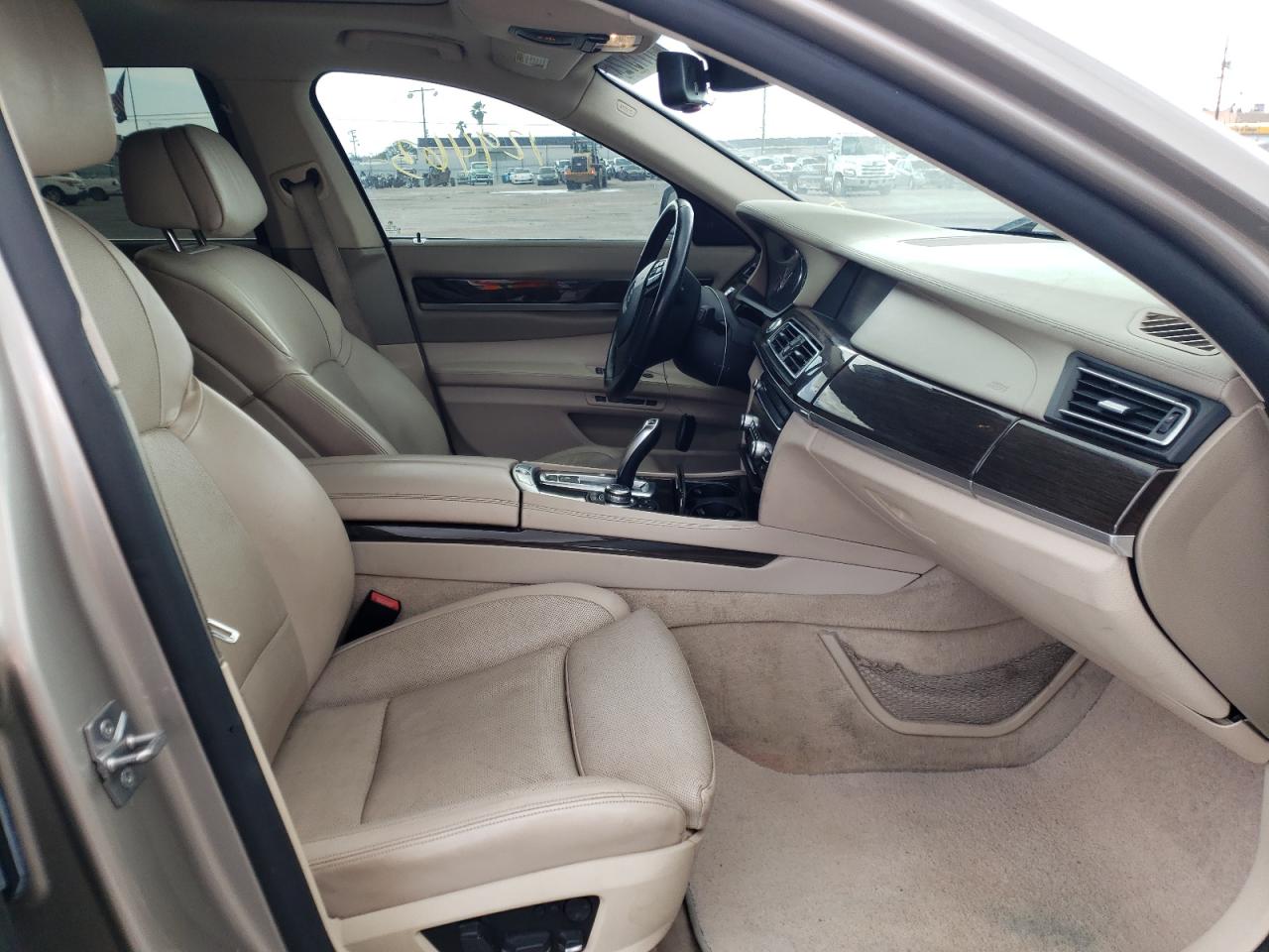 Photo 5 from auction – 2011 BMW 740 LI with VIN WBAKB4C53BC574060