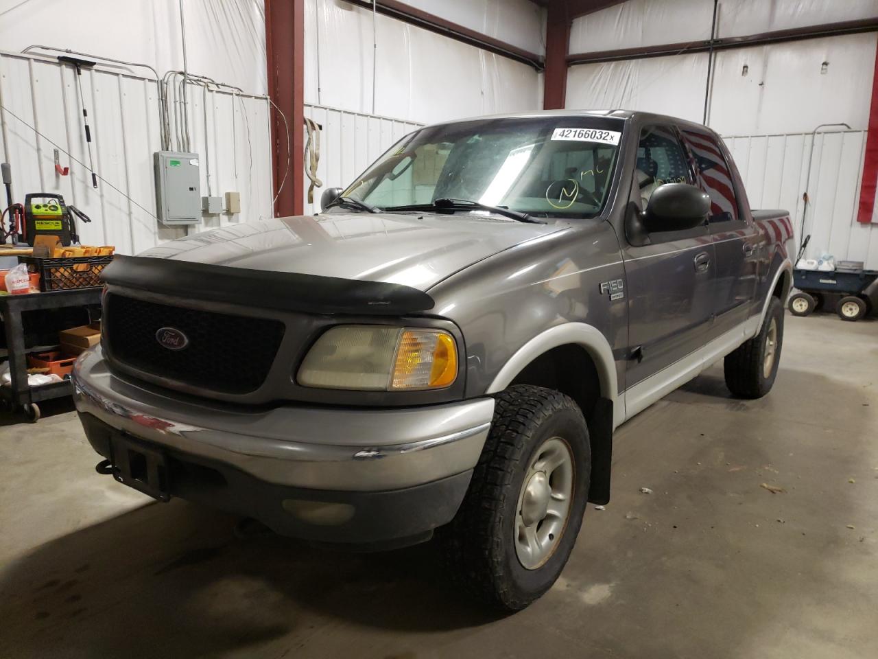 Photo 2 from auction – 2002 FORD F150 SUPER with VIN 1FTRW08L32KC14864