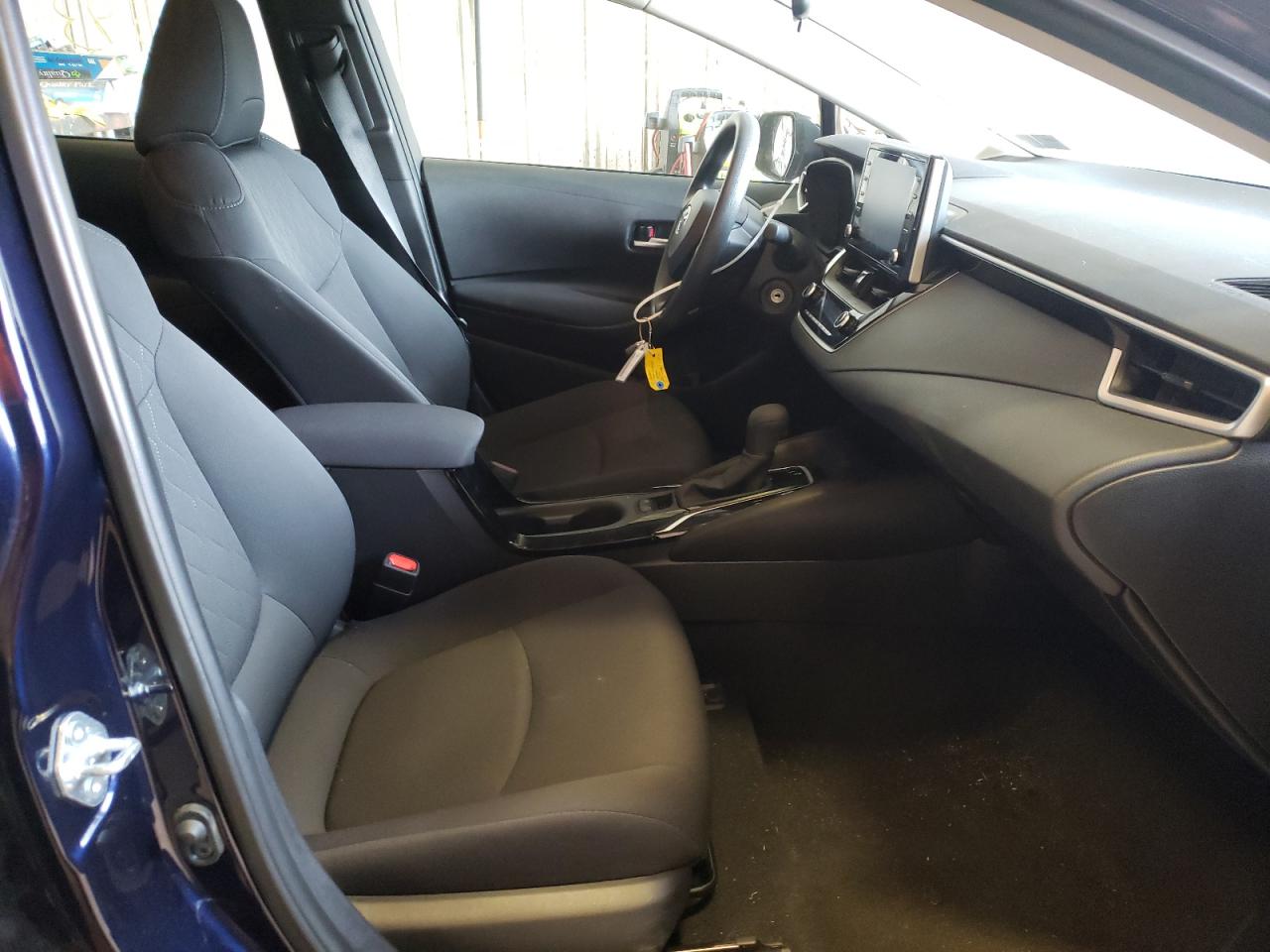 Photo 5 from auction – 2021 TOYOTA COROLLA LE with VIN 5YFEPMAE8MP217410