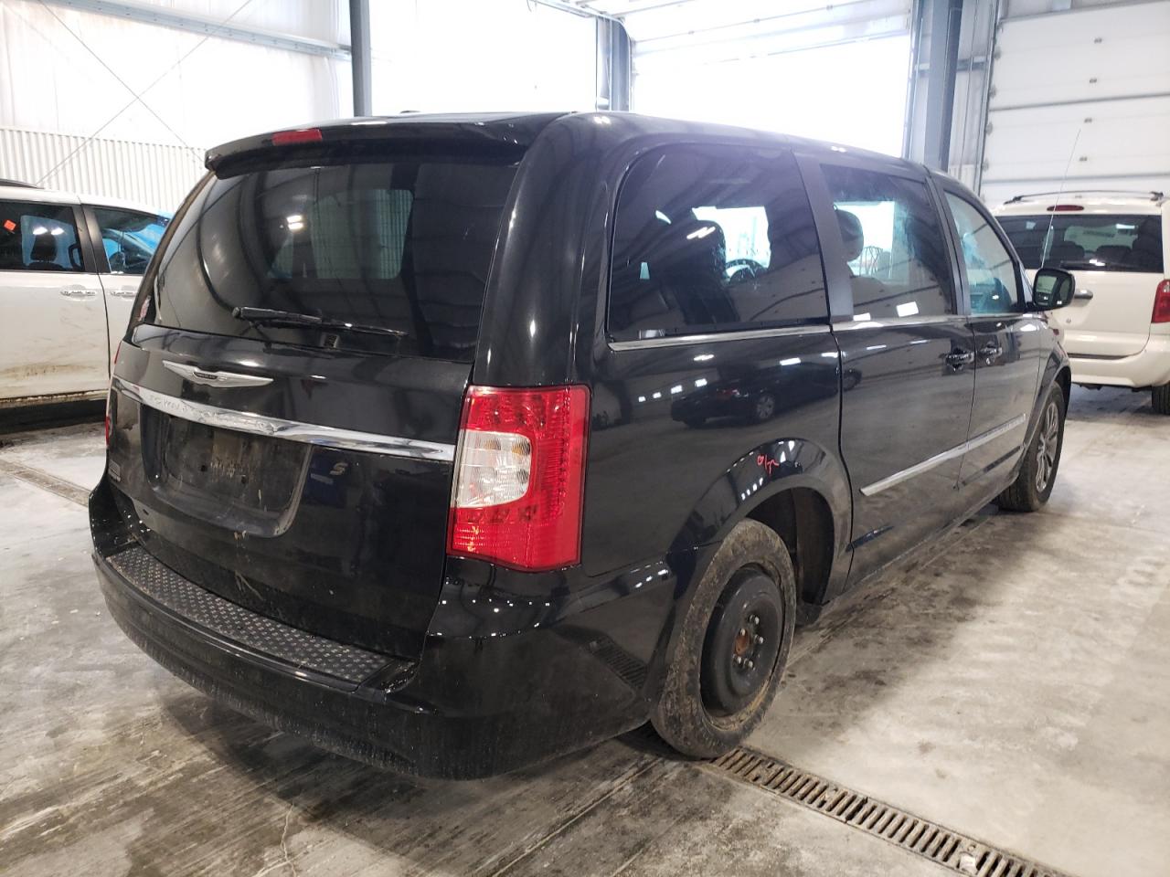 Photo 4 from auction – 2016 CHRYSLER TOWN & COU with VIN 2C4RC1HG1GR120220