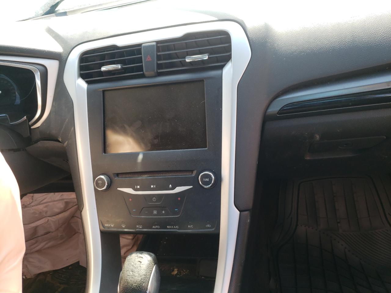 Photo 9 from auction – 2013 FORD FUSION SE with VIN 3FA6P0HR3DR355782