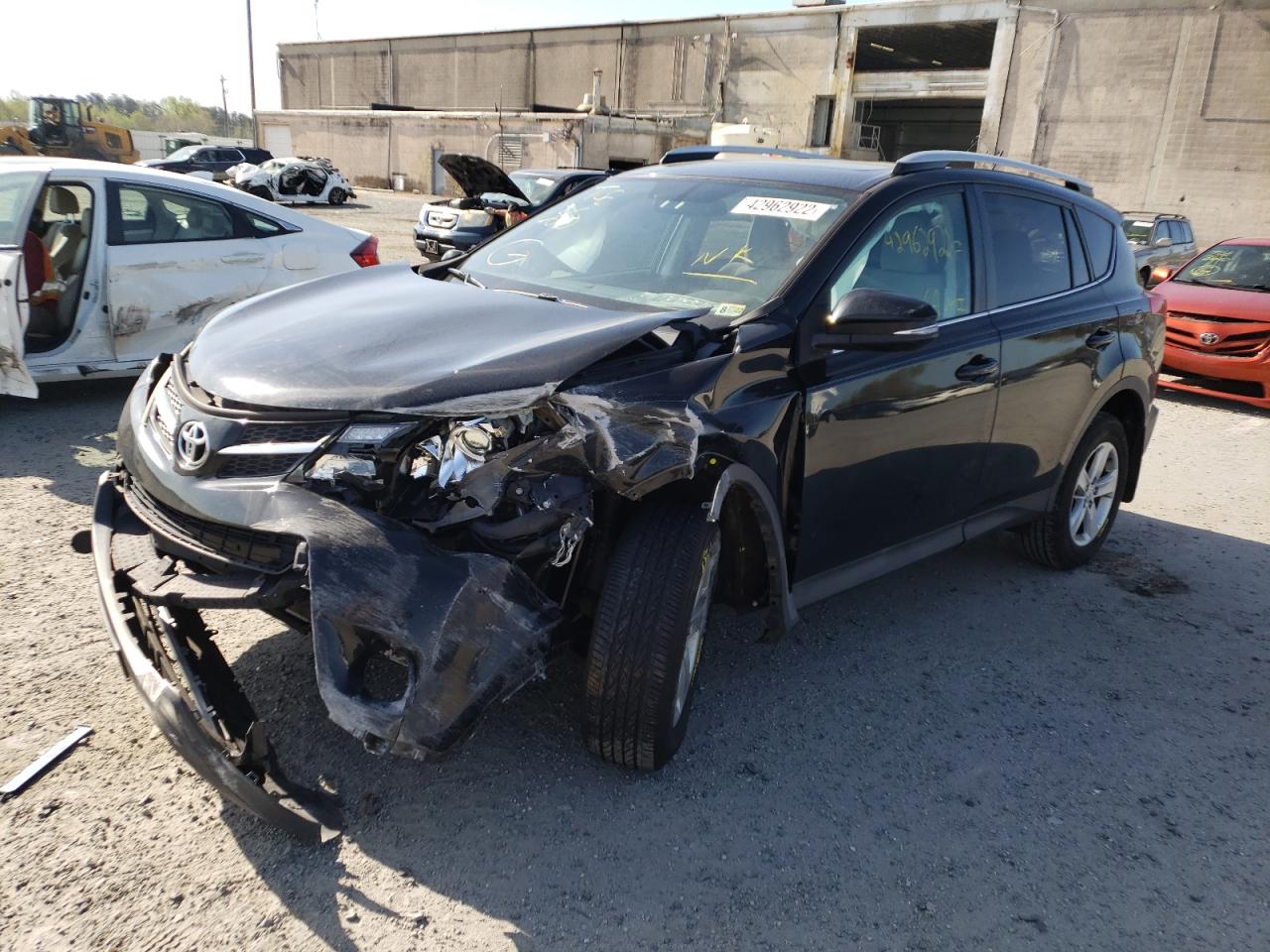 Photo 2 from auction – 2014 TOYOTA RAV4 XLE with VIN 2T3RFREVXEW195865
