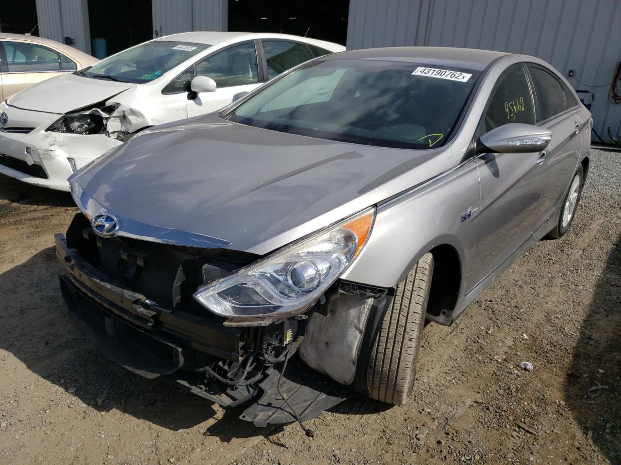 Photo 2 from auction – 2013 HYUNDAI SONATA HYB with VIN KMHEC4A44DA084907