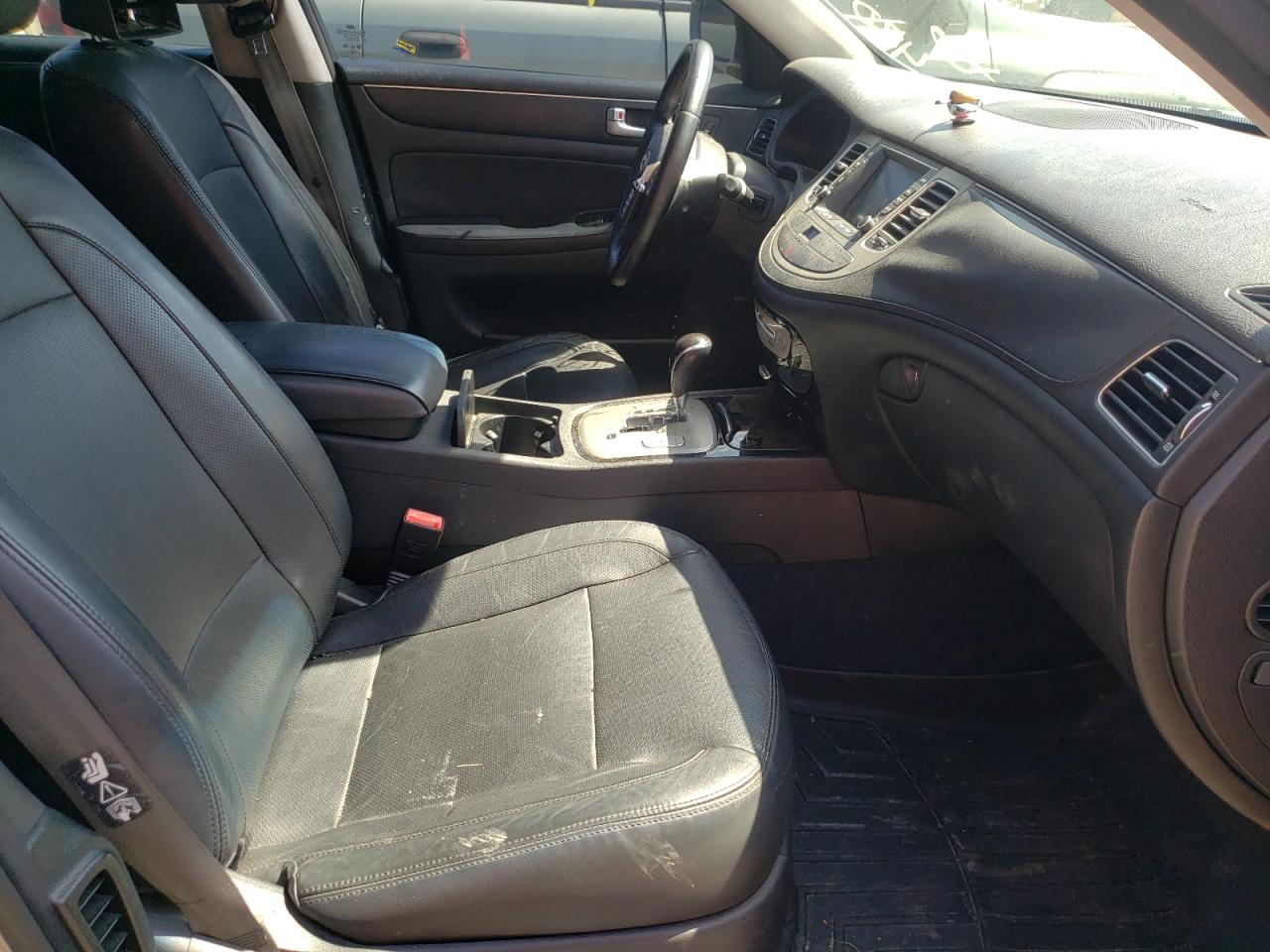 Photo 5 from auction – 2014 HYUNDAI GENESIS 3. with VIN KMHGC4DD7EU265780