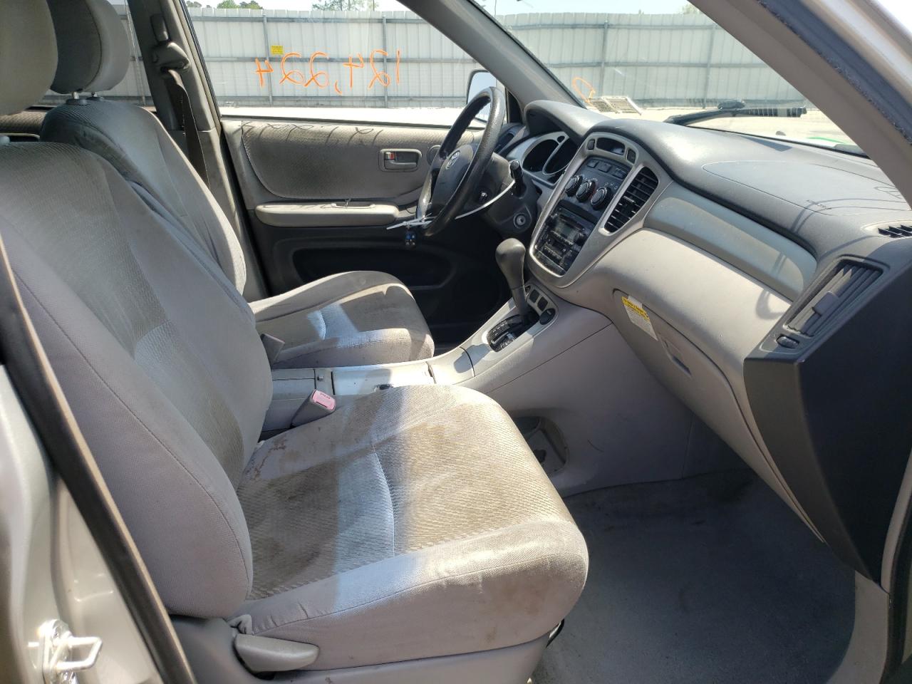 Photo 5 from auction – 2004 TOYOTA HIGHLANDER with VIN JTEEP21A840032006