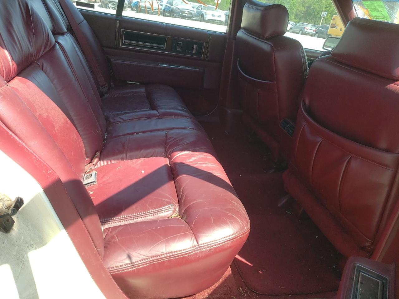 Photo 6 from auction – 1992 CADILLAC DEVILLE with VIN 1G6CD53B9N4330301