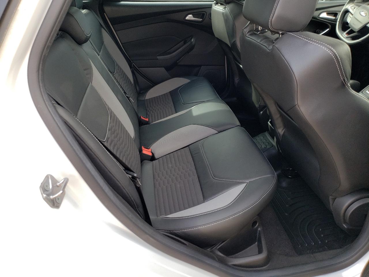 Zdjęcie 6 z aukcji – 2017 FORD FOCUS ST z VIN 1FADP3L94HL253623