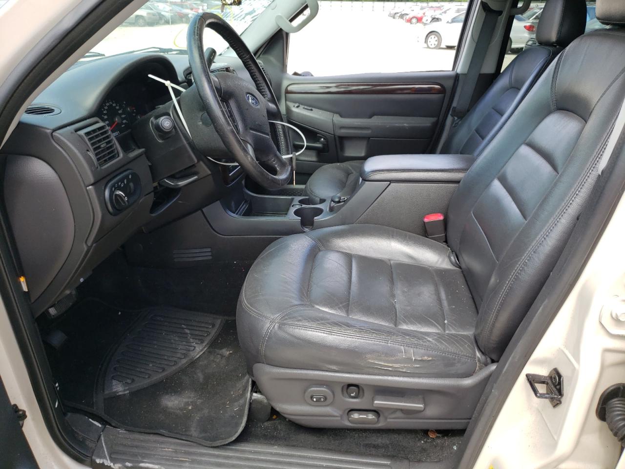 Photo 5 from auction – 2005 FORD EXPLORER L with VIN 1FMZU65W25ZA37013