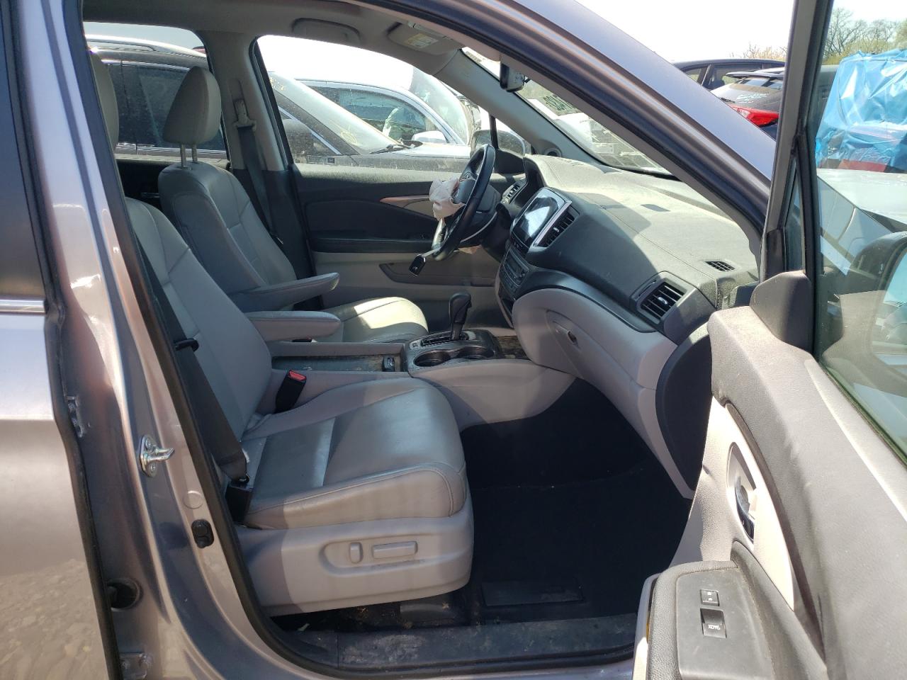 Photo 5 from auction – 2017 HONDA PILOT EXL with VIN 5FNYF6H53HB037402