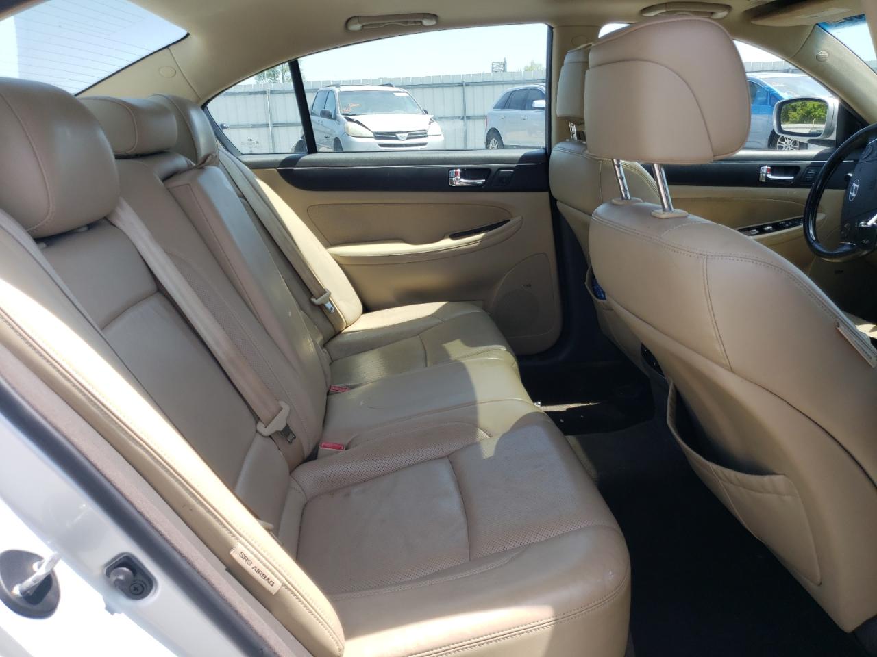 Photo 6 from auction – 2010 HYUNDAI GENESIS 4. with VIN KMHGC4DF2AU098546