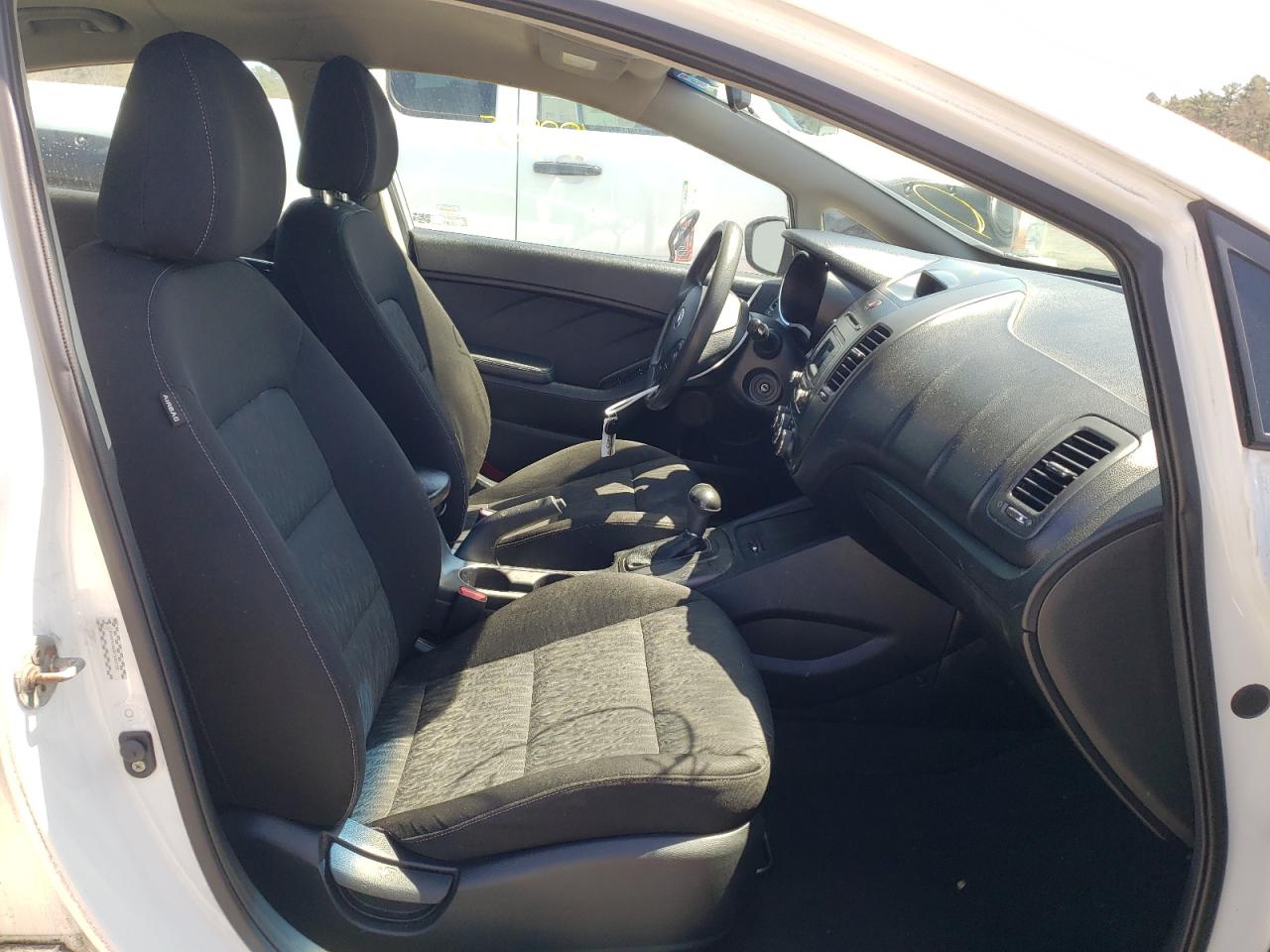 Photo 5 from auction – 2014 KIA FORTE LX with VIN KNAFK4A68E5087152