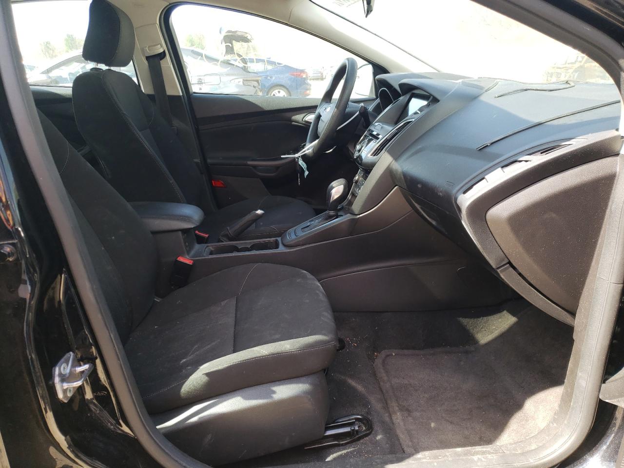 Photo 5 from auction – 2017 FORD FOCUS SEL with VIN 1FADP3H26HL250668