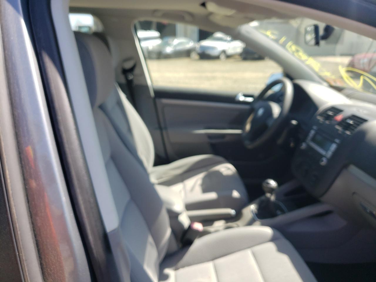 Photo 5 from auction – 2007 VOLKSWAGEN RABBIT with VIN WVWCS71KX7W236632