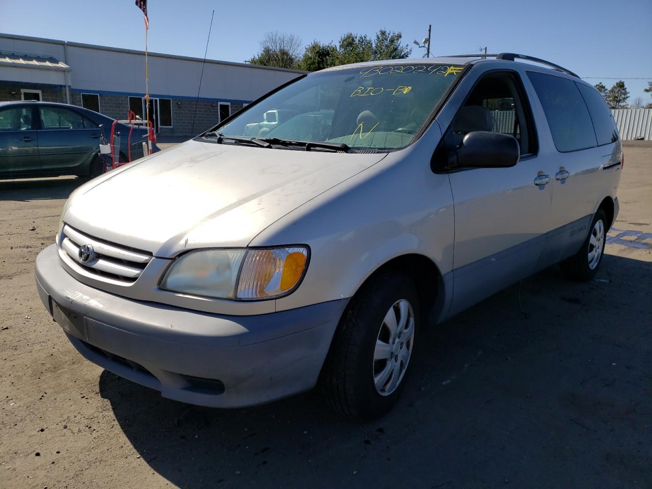 Photo 2 from auction – 2002 TOYOTA SIENNA LE with VIN 4T3ZF13C32U483063
