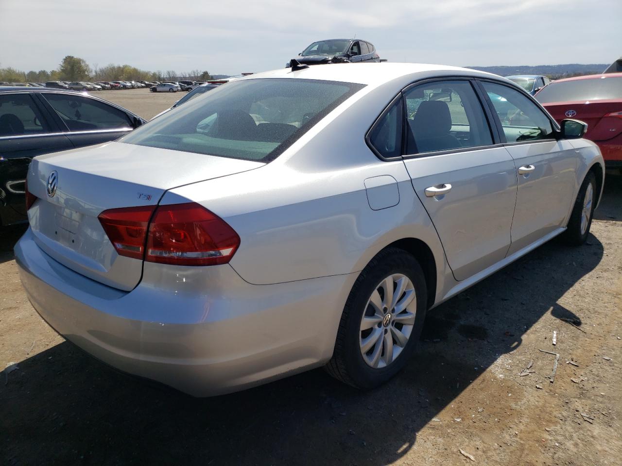 Photo 4 from auction – 2014 VOLKSWAGEN PASSAT S with VIN 1VWAT7A32EC106515