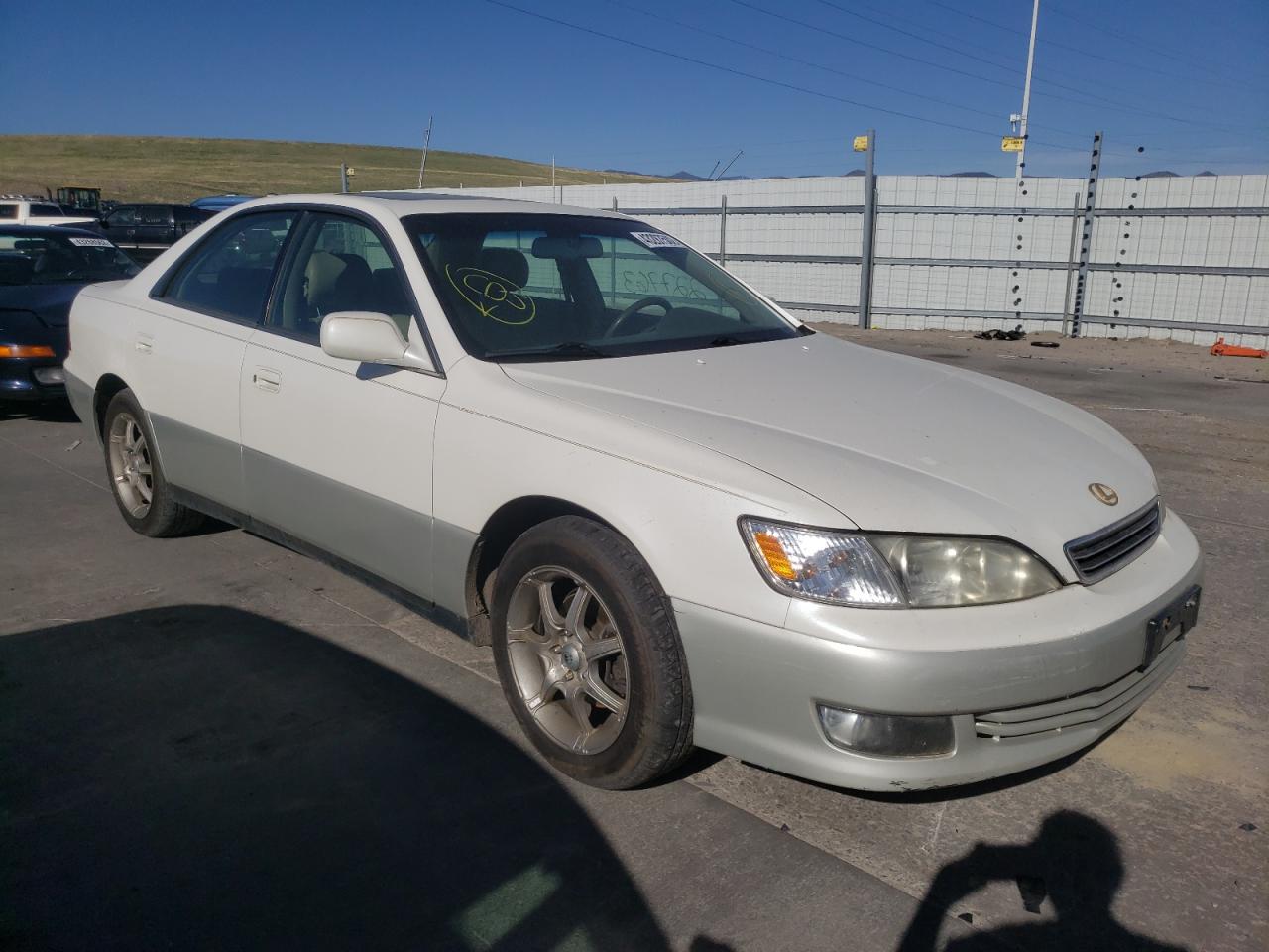 LEXUS ES 300 2000 with VIN JT8BF28G3Y5083022 - Photo from auction