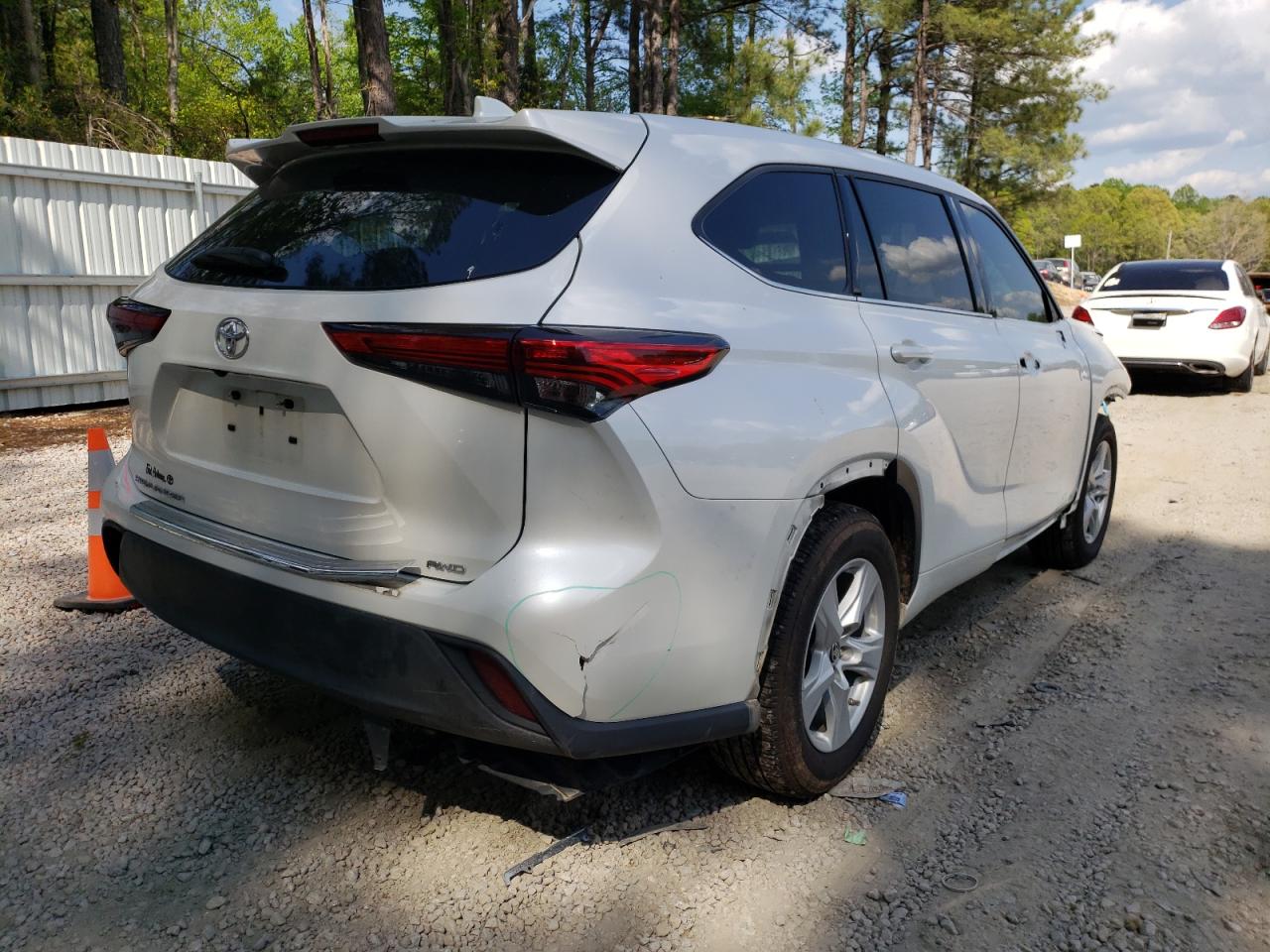 Photo 4 from auction – 2020 TOYOTA HIGHLANDER with VIN 5TDCZRBH0LS023306