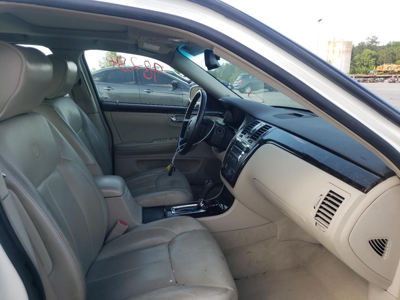 Photo 5 from auction – 2011 CADILLAC DTS LUXURY with VIN 1G6KD5E61BU130973