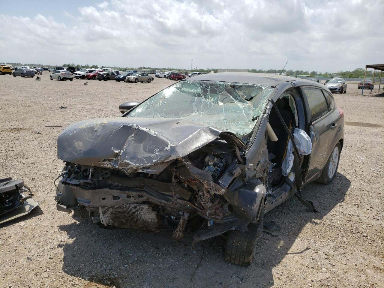 Photo 2 from auction – 2015 FORD FOCUS SE with VIN 1FADP3K26FL261112