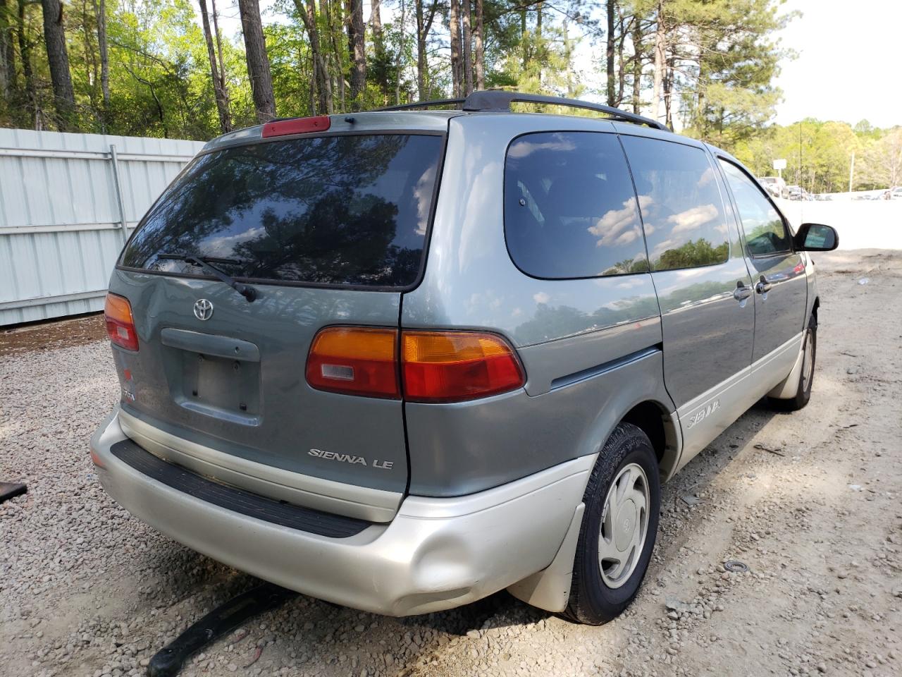 Photo 4 from auction – 2000 TOYOTA SIENNA LE with VIN 4T3ZF13C0YU188690