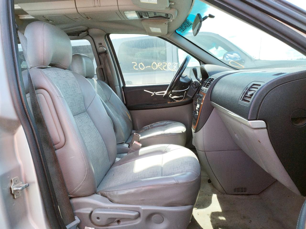Photo 5 from auction – 2005 SATURN RELAY 3 with VIN 5GZDX23L75D250221