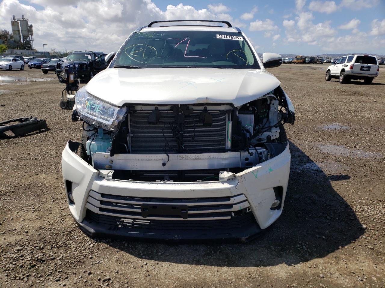Photo 9 from auction – 2019 TOYOTA HIGHLANDER with VIN 5TDKZRFH2KS555919