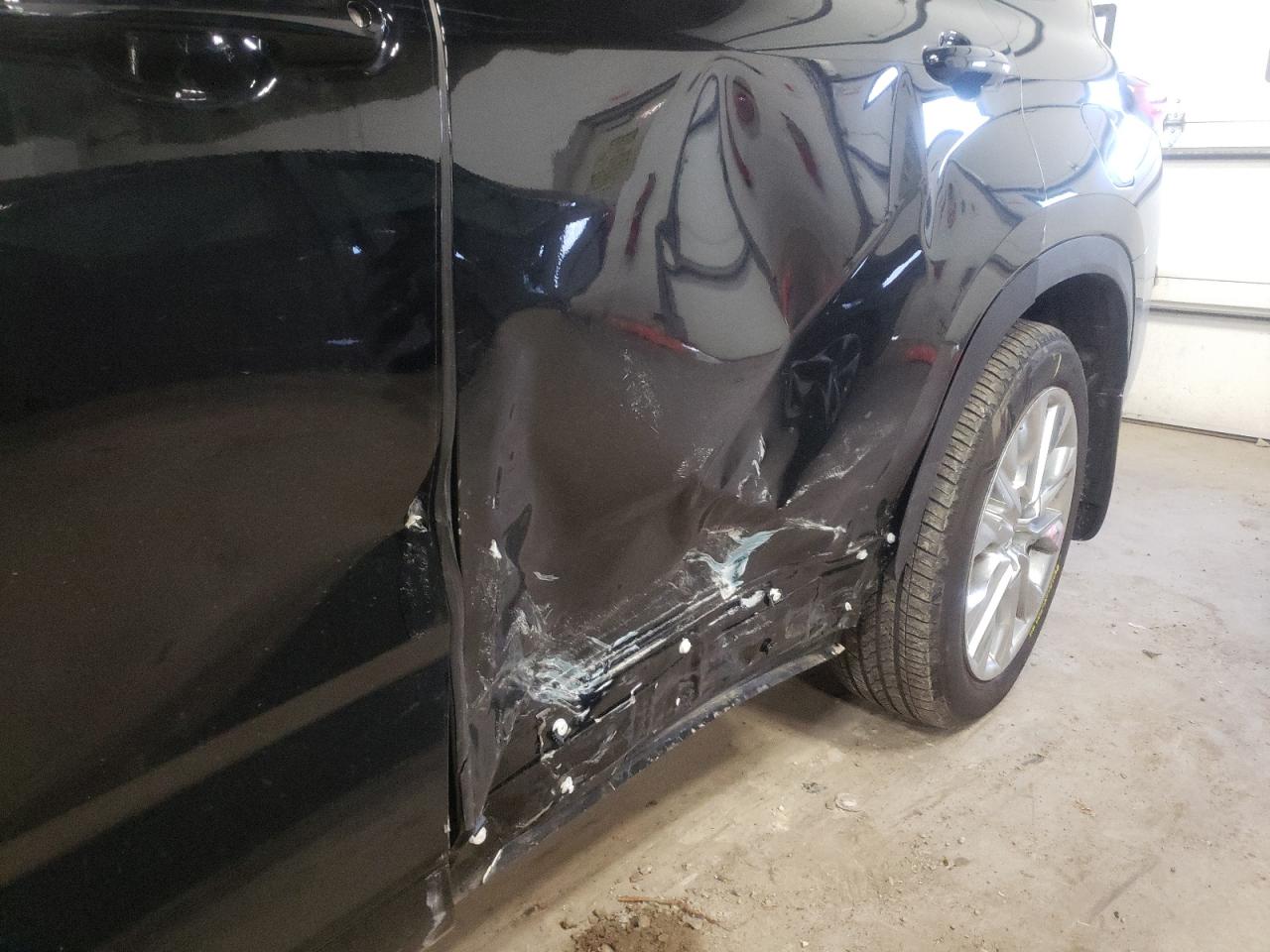 Photo 9 from auction – 2022 TOYOTA HIGHLANDER with VIN 5TDDZRBH8NS562148