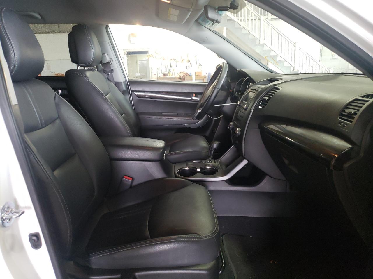 Photo 5 from auction – 2013 KIA SORENTO EX with VIN 5XYKUDA25DG321469