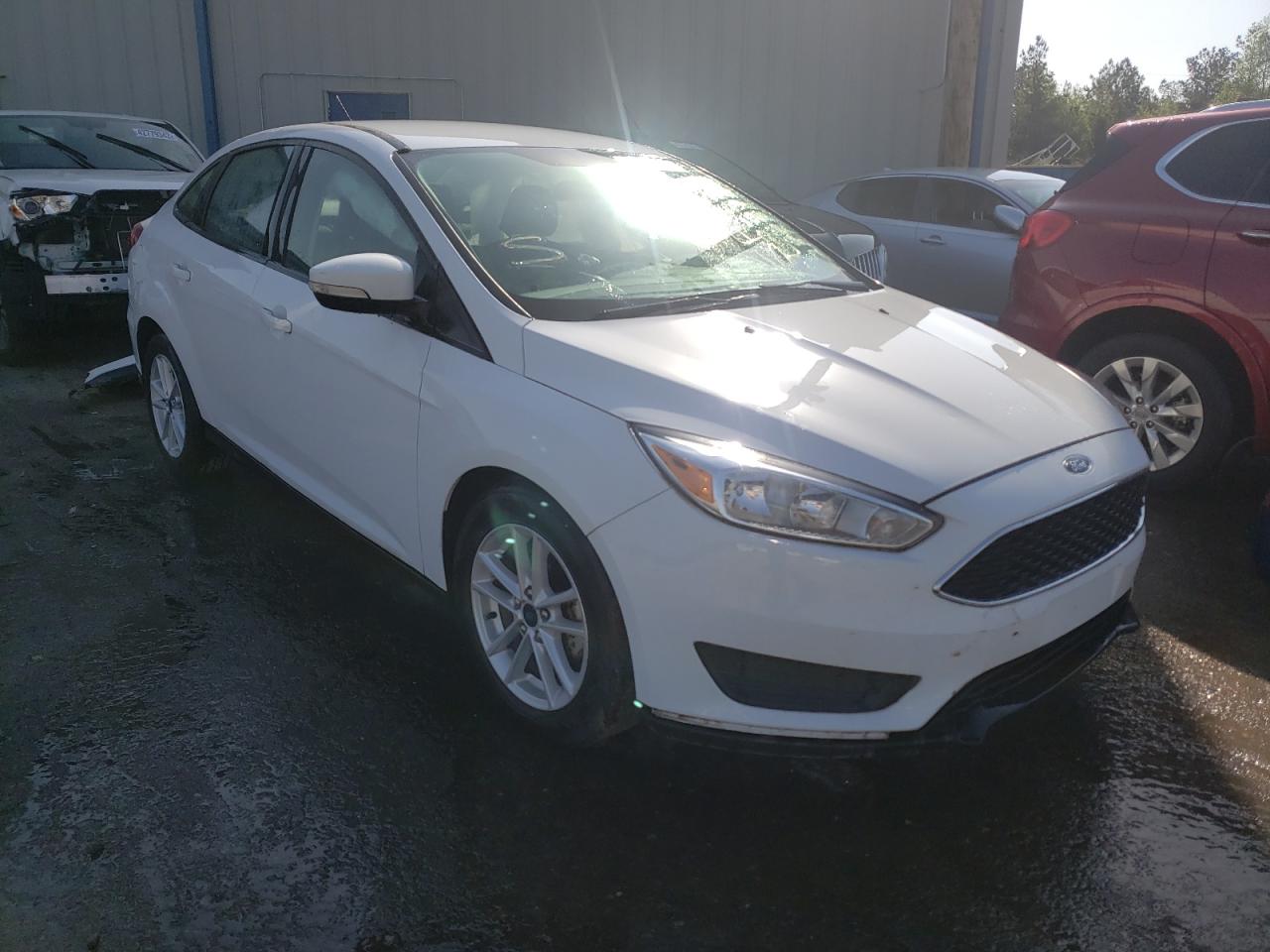 FORD FOCUS SE 2017 с VIN 1FADP3F26HL322634 - Фото с аукциона