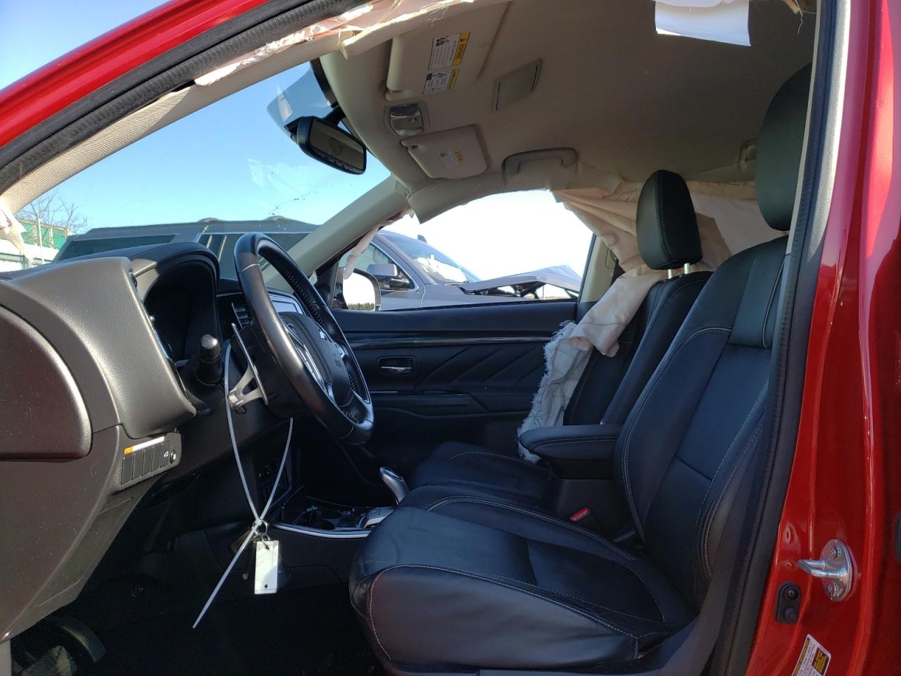Photo 5 from auction – 2018 MITSUBISHI OUTLANDER with VIN JA4J24A59JZ054307