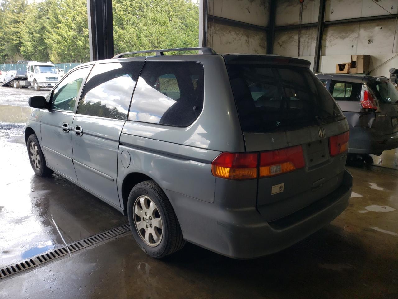 Photo 3 from auction – 2002 HONDA ODYSSEY EX with VIN 5FNRL18962B027795