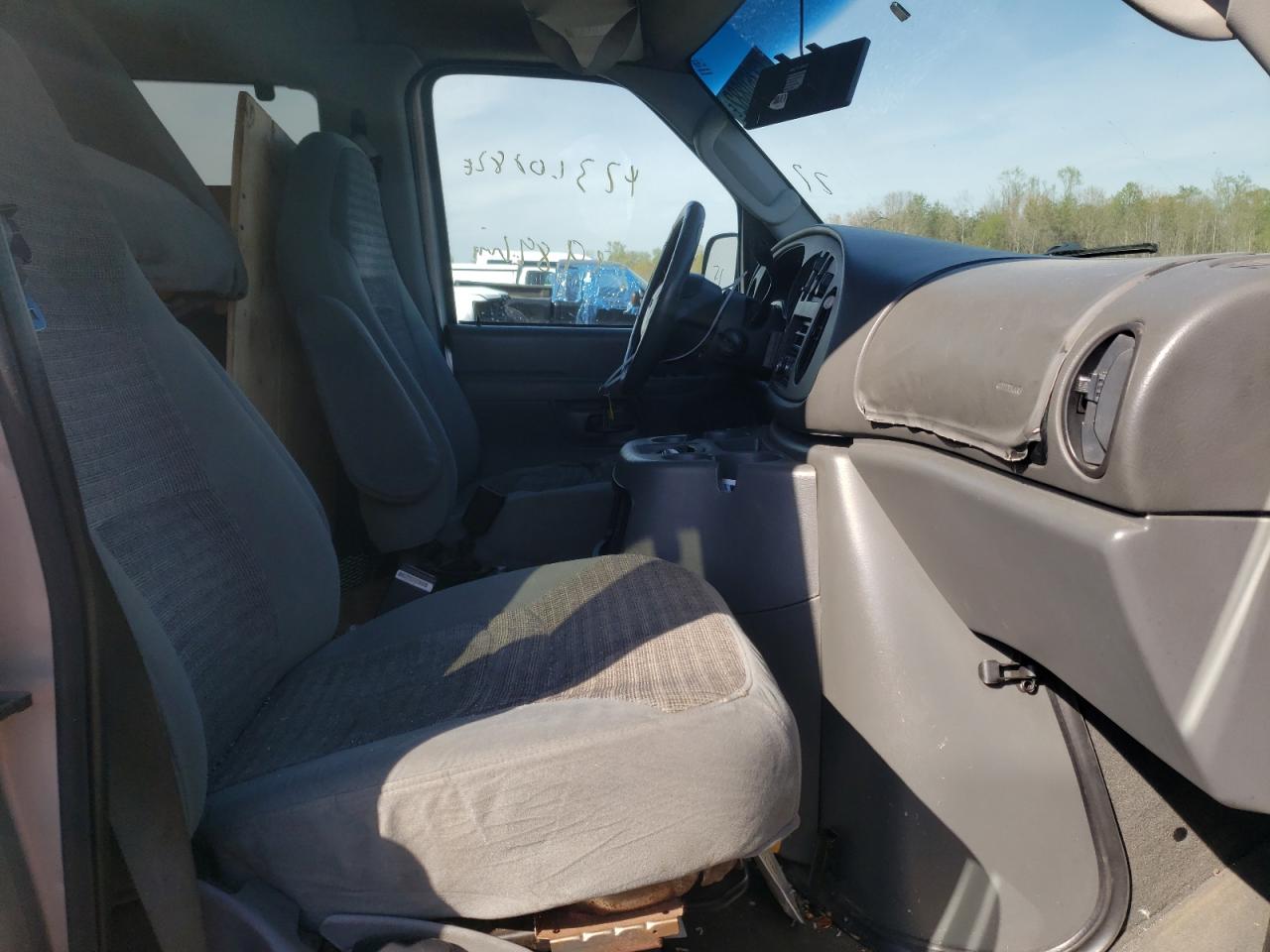 Photo 5 from auction – 2003 FORD ECONOLINE with VIN 1FBSS31L13HA79671