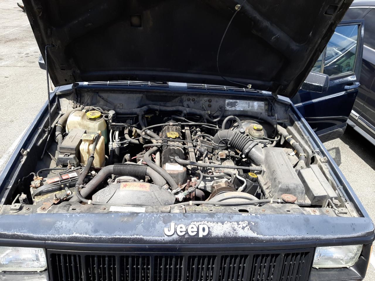 Photo 7 from auction – 1996 JEEP CHEROKEE with VIN 1J4FJ68S6TL301952