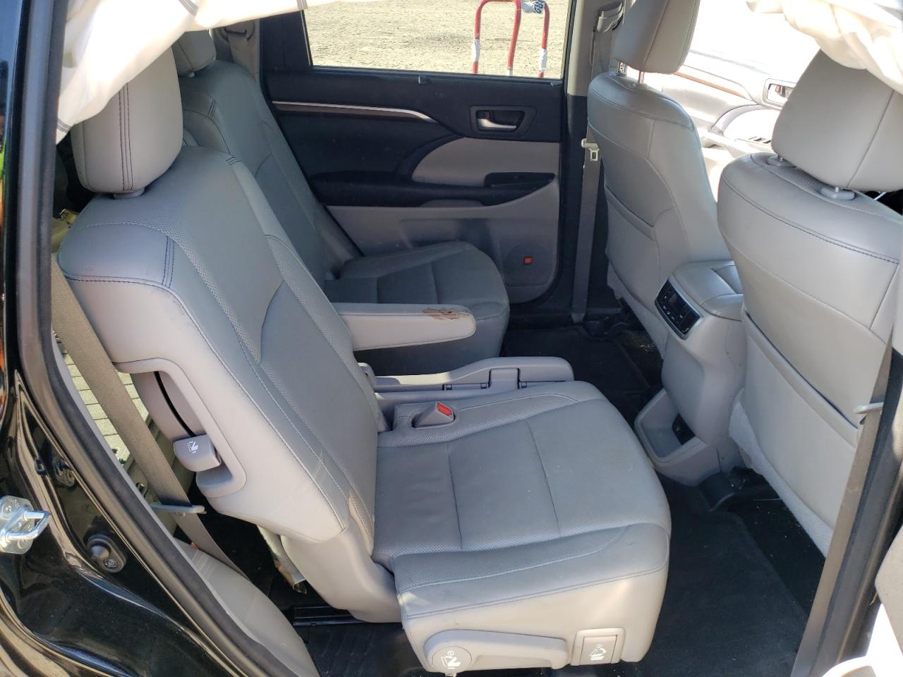 Photo 6 from auction – 2015 TOYOTA HIGHLANDER with VIN 5TDDKRFH1FS145132