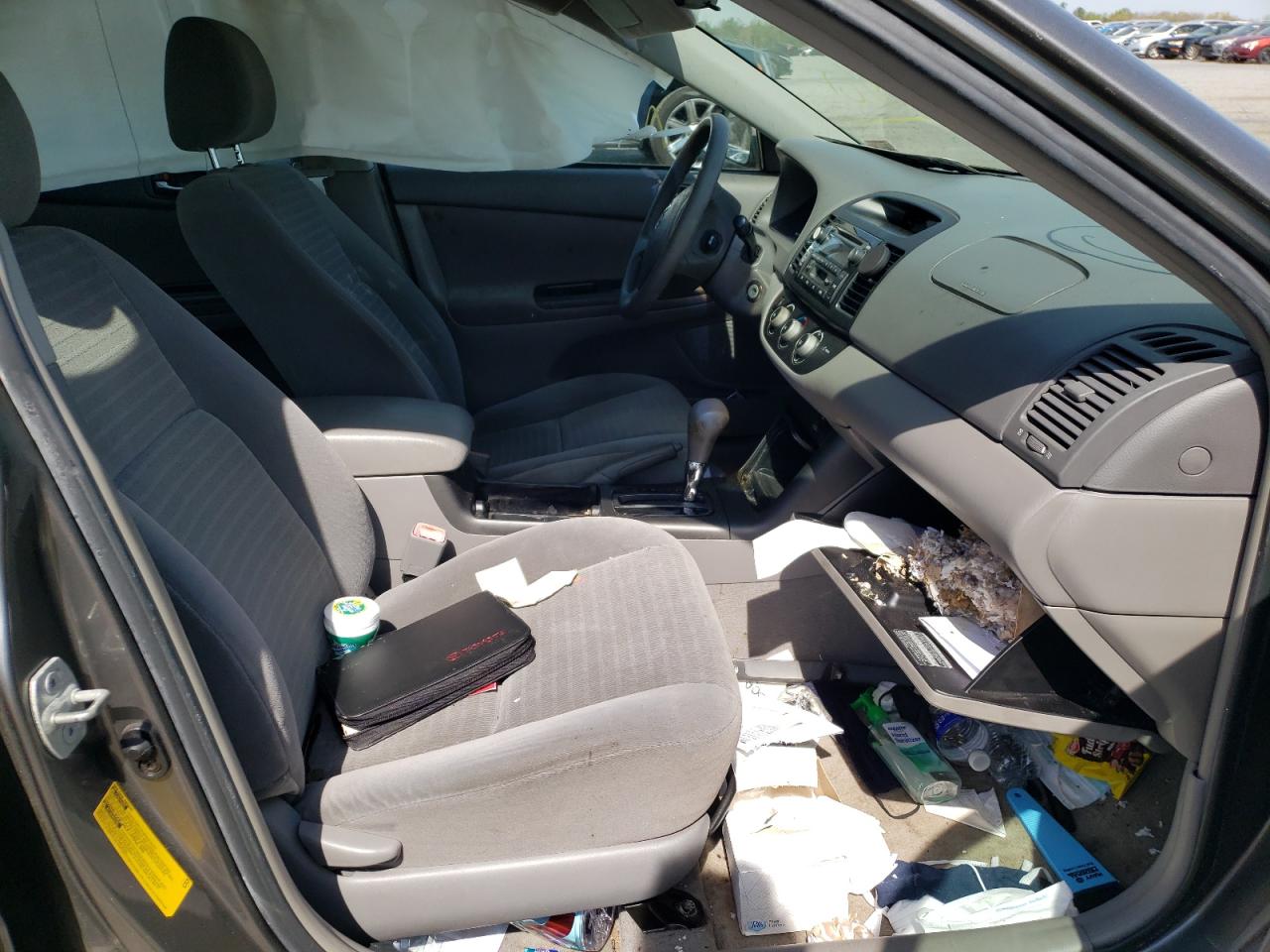 Photo 5 from auction – 2005 TOYOTA CAMRY LE with VIN 4T1BF30K85U612744