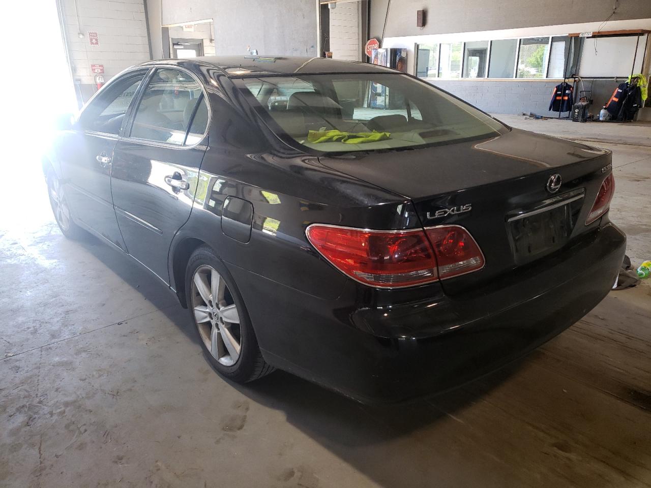 Photo 3 from auction – 2005 LEXUS ES 330 with VIN JTHBA30GX55135564