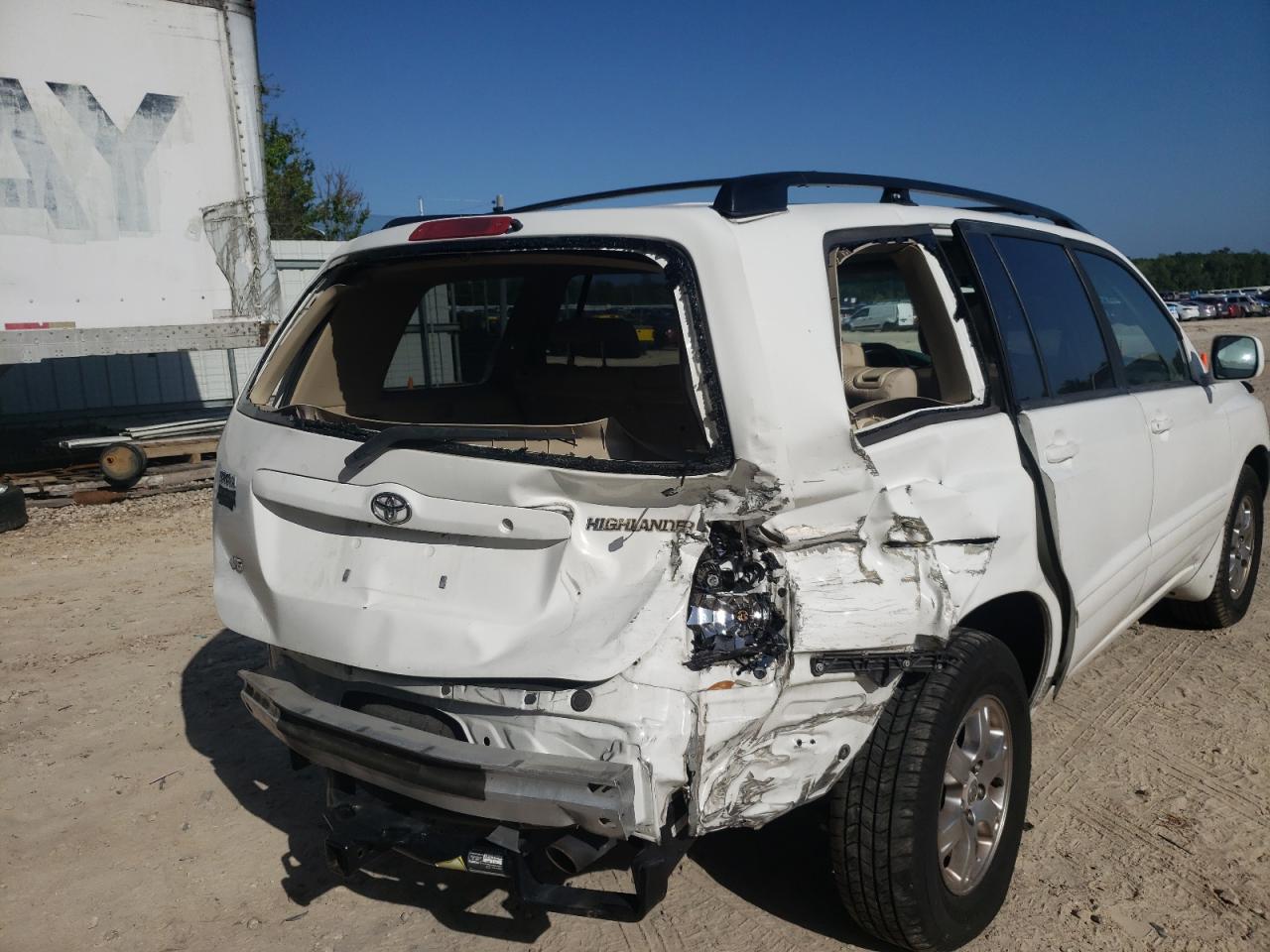 Photo 9 from auction – 2004 TOYOTA HIGHLANDER with VIN JTEGP21A540021554
