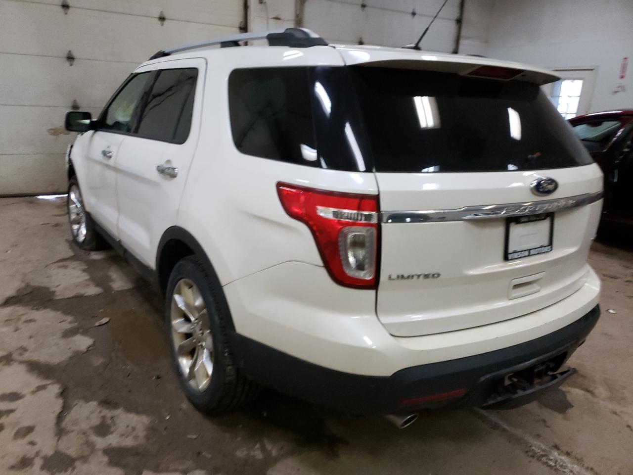 Photo 3 from auction – 2015 FORD EXPLORER L with VIN 1FM5K8F80FGB27404