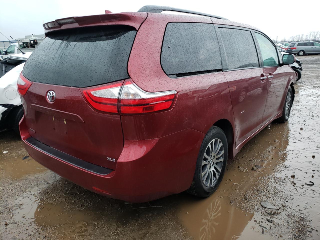 Photo 4 from auction – 2018 TOYOTA SIENNA XLE with VIN 5TDYZ3DCXJS936124