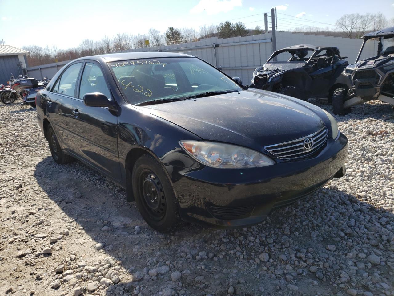 TOYOTA CAMRY LE 2005 with VIN 4T1BE32K15U035474 - Photo from auction