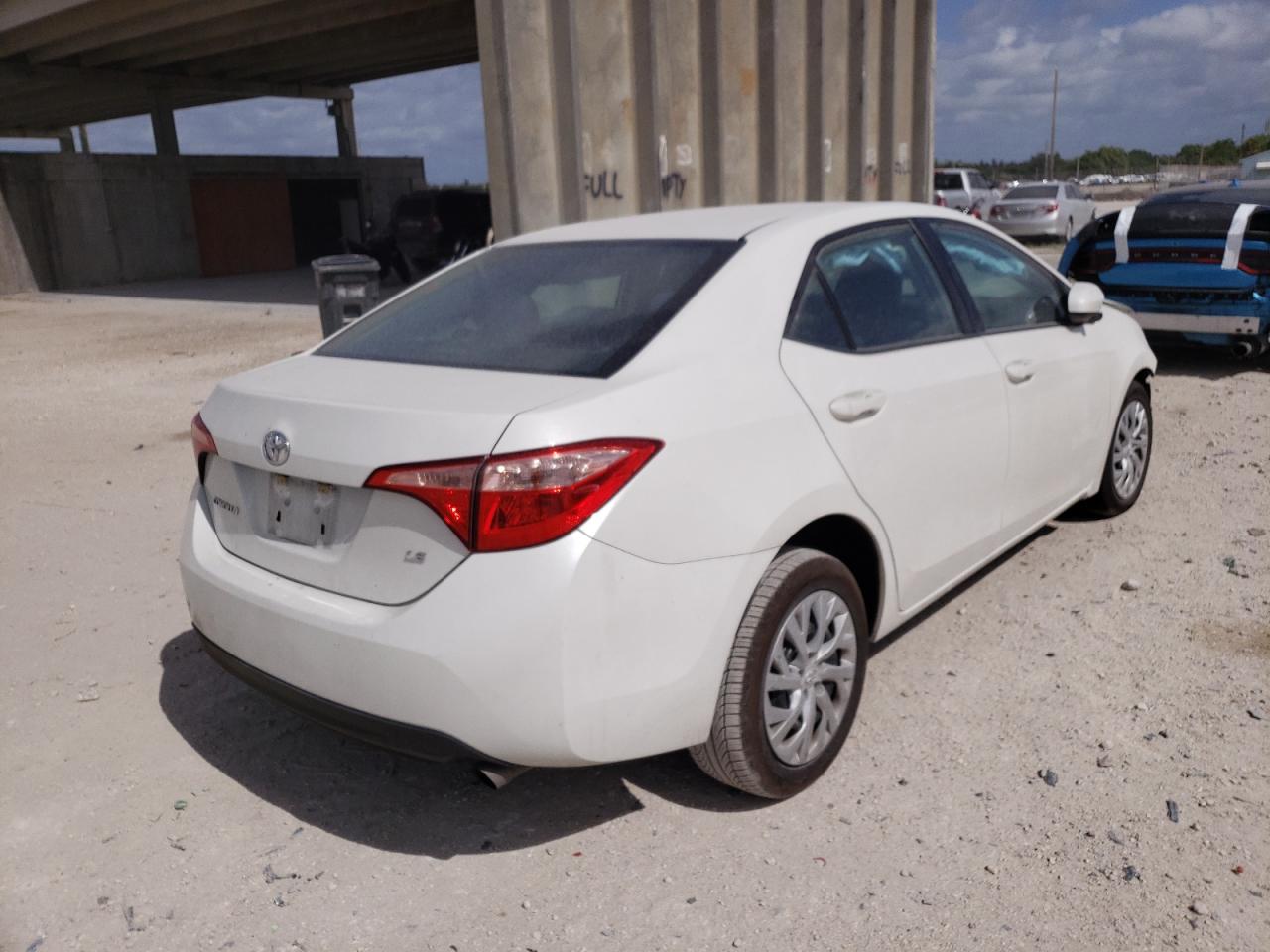 Photo 4 from auction – 2018 TOYOTA COROLLA L with VIN 5YFBURHE4JP819179