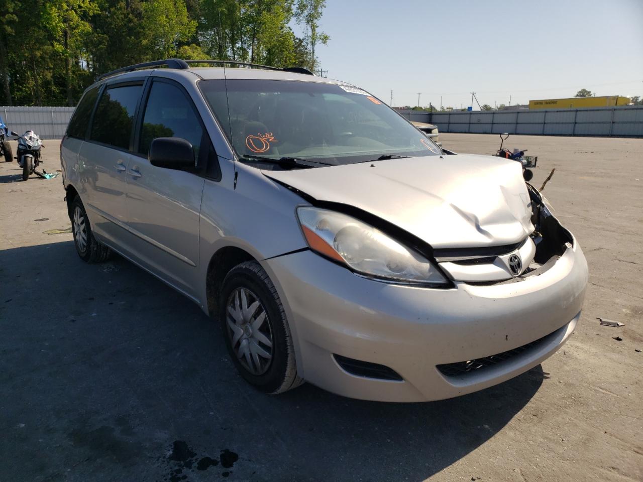 TOYOTA SIENNA CE 2010 with VIN 5TDKK4CC7AS342723 - Photo from auction
