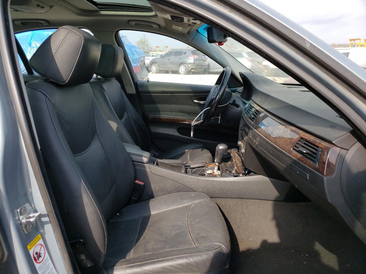 Photo 5 from auction – 2006 BMW 325 I with VIN WBAVB13546PT20058