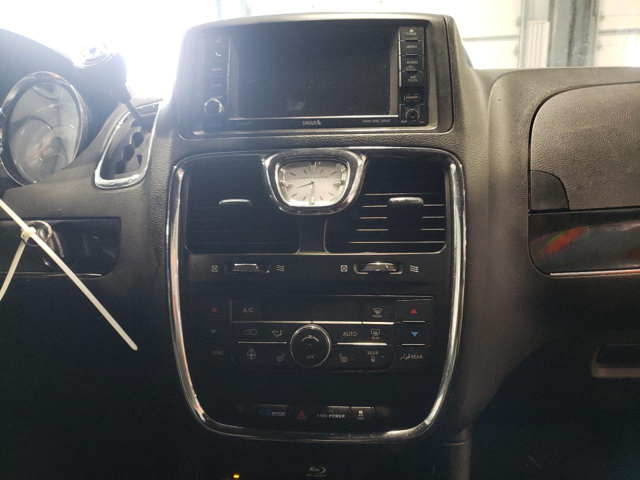 Photo 9 from auction – 2016 CHRYSLER TOWN & COU with VIN 2C4RC1HG1GR120220