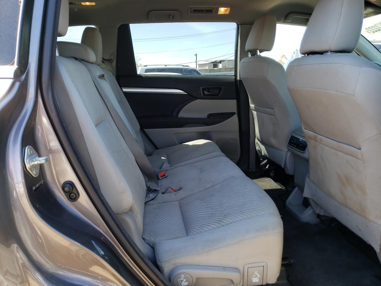 Photo 6 from auction – 2014 TOYOTA HIGHLANDER with VIN 5TDBKRFH1ES045828