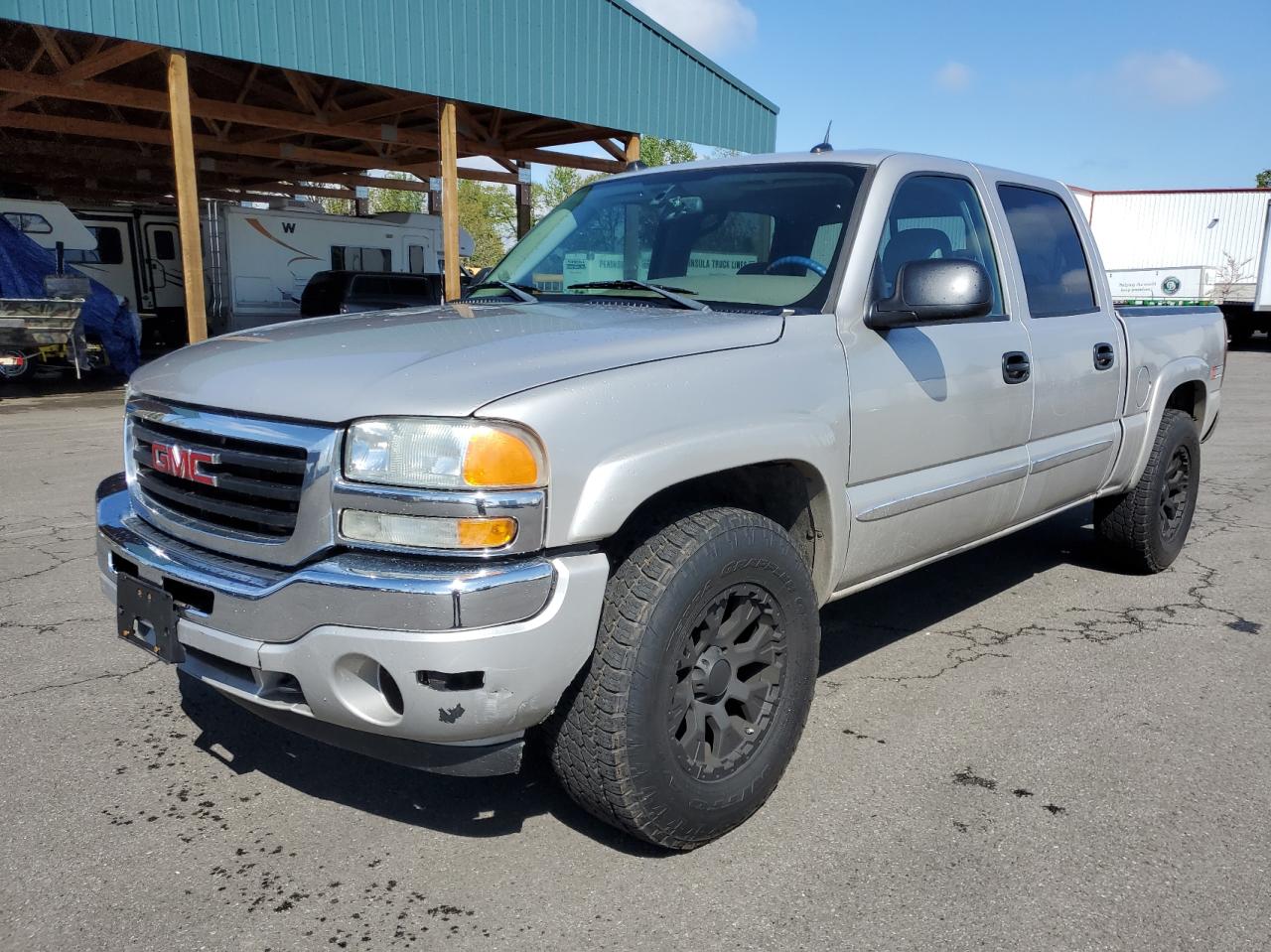 صورة رقم 2 من المزاد - 2005 GMC NEW SIERRA مع VIN 2GTEK13T151134877