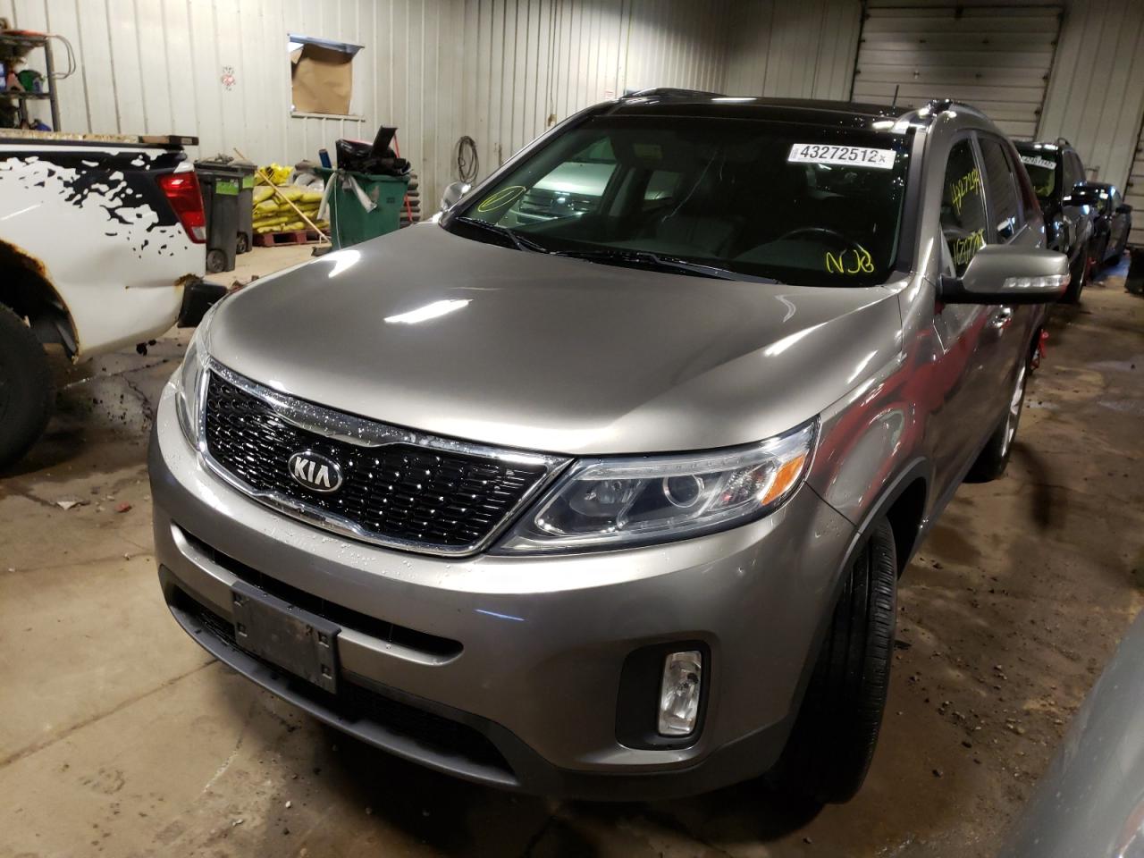 Photo 2 from auction – 2014 KIA SORENTO EX with VIN 5XYKUDA78EG543761