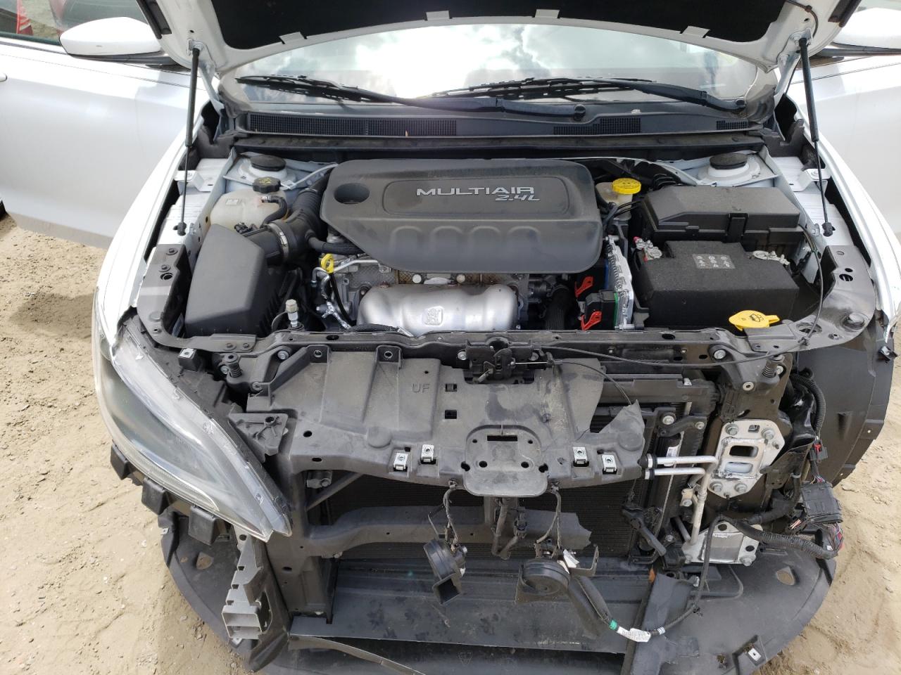 Photo 7 from auction – 2016 CHRYSLER 200 LIMITE with VIN 1C3CCCABXGN102039
