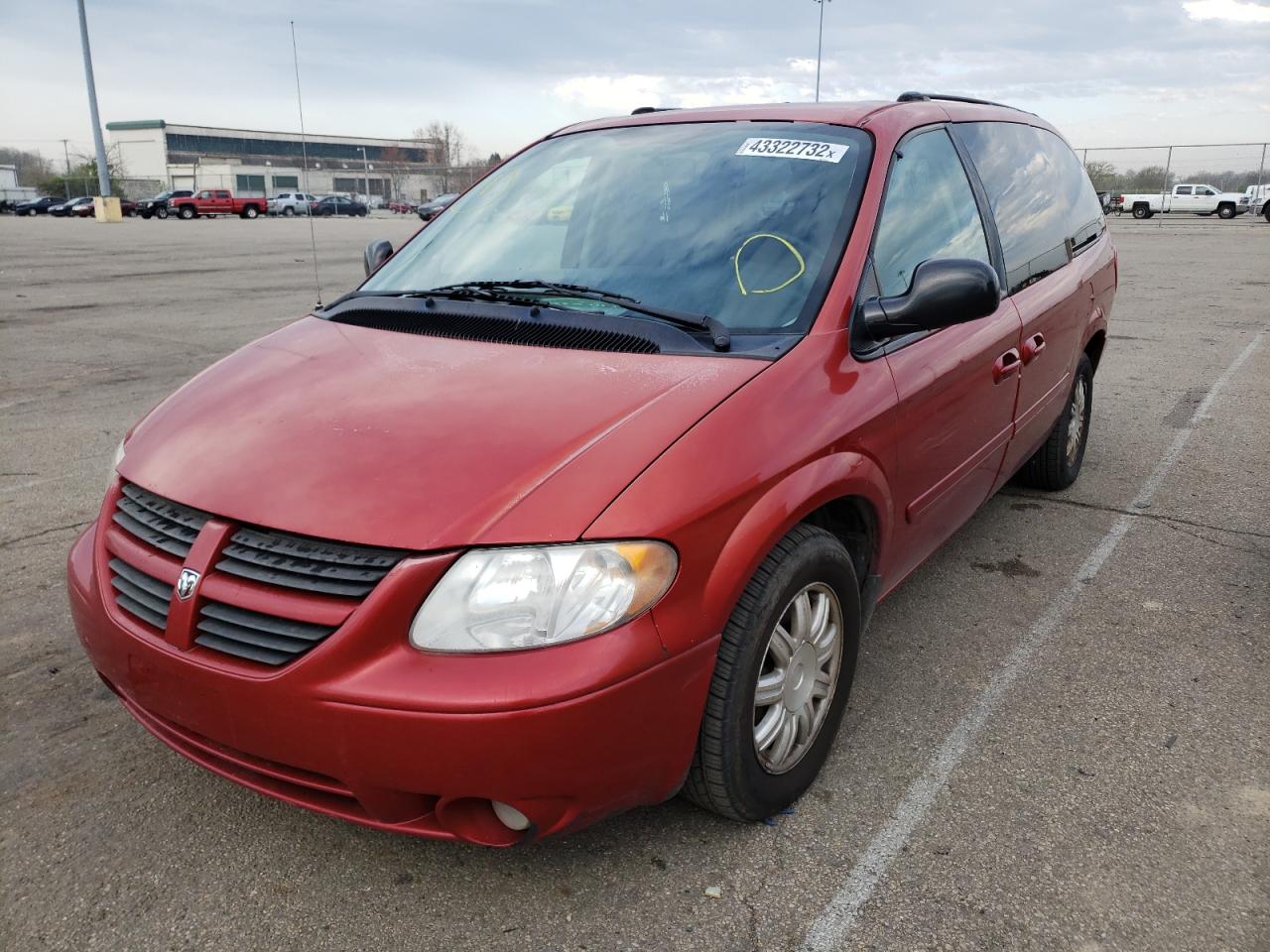 Photo 2 from auction – 2005 DODGE GRAND CARA with VIN 2D8GP44L55R190074