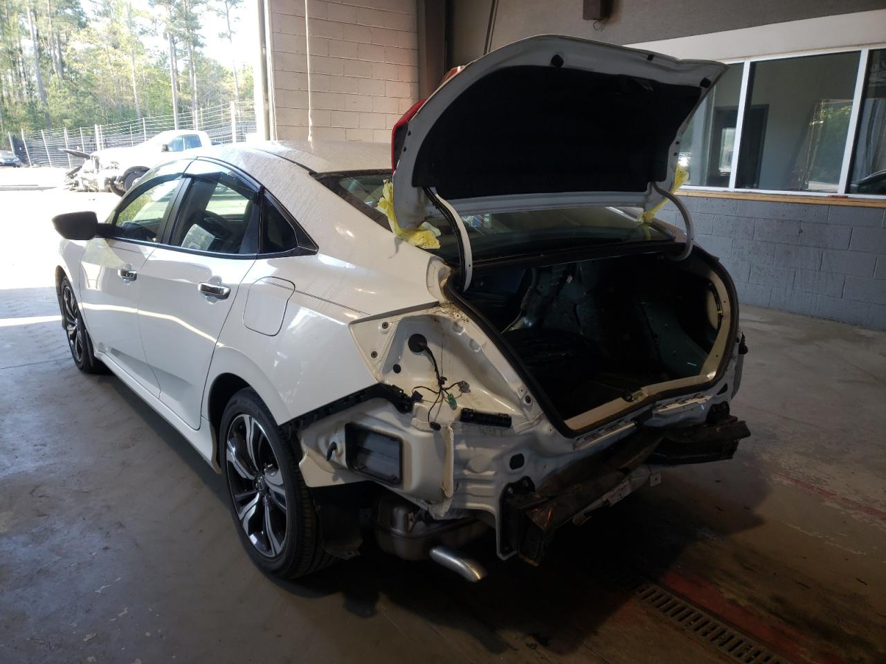 Photo 3 from auction – 2016 HONDA CIVIC TOUR with VIN 19XFC1F98GE030698